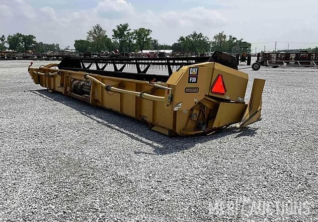 Image of Caterpillar F30 equipment image 4