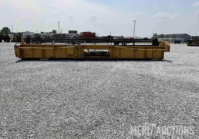 Image of Caterpillar F30 equipment image 3