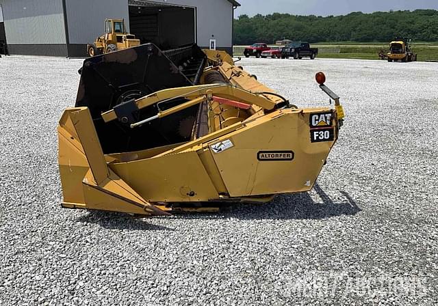 Image of Caterpillar F30 equipment image 1