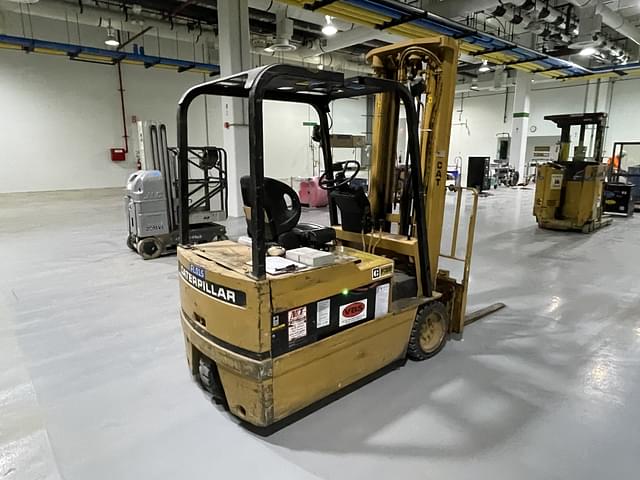 Image of Caterpillar F35 equipment image 4