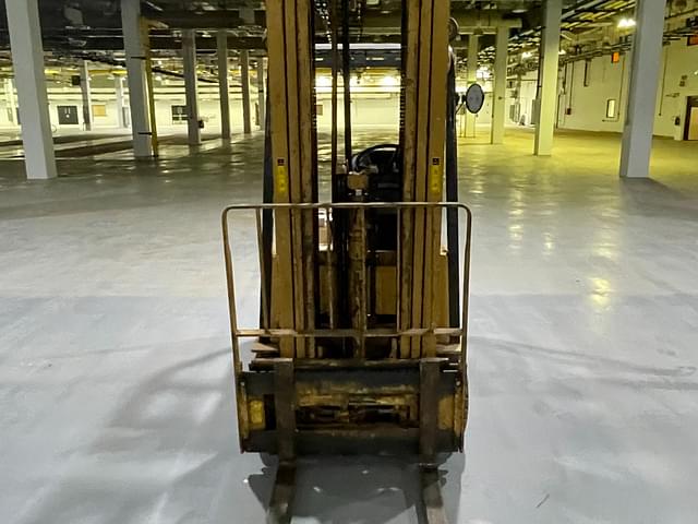 Image of Caterpillar F35 equipment image 1
