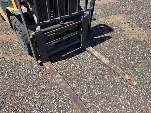 Image of Caterpillar GP25N equipment image 4