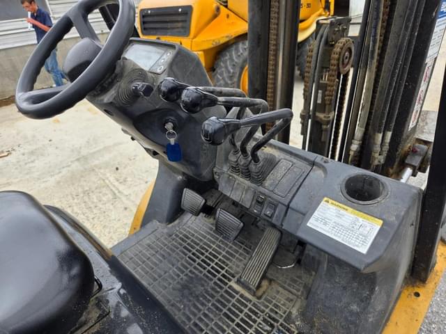 Image of Caterpillar GP25N equipment image 3