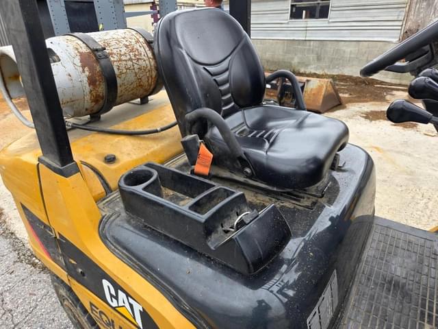 Image of Caterpillar GP25N equipment image 2