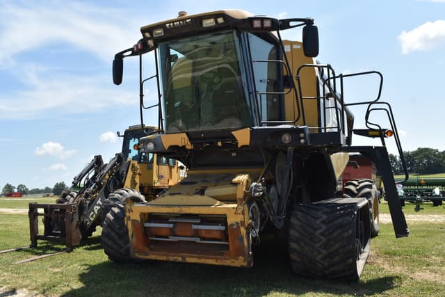 Image of Caterpillar Lexion 585R equipment image 1