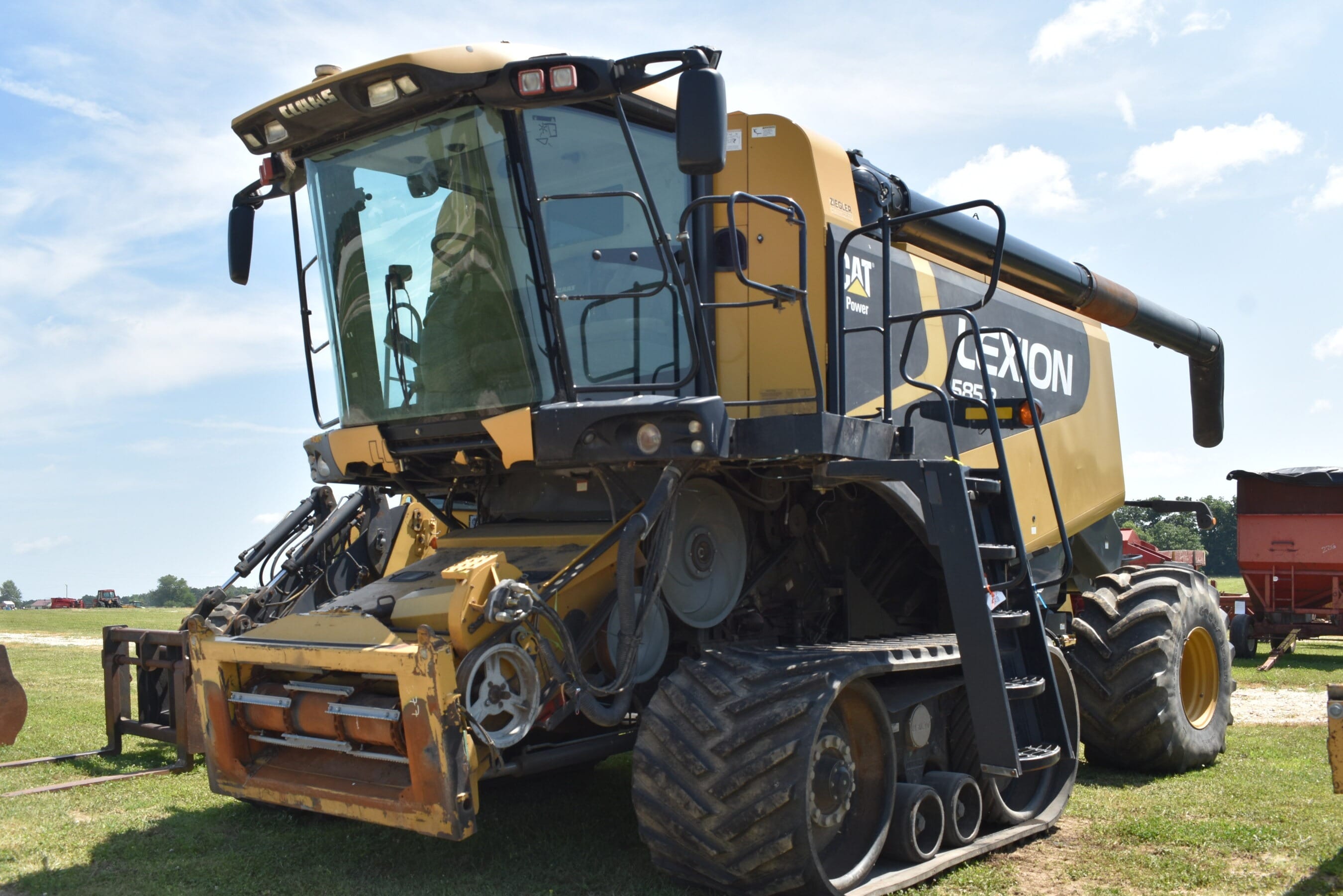 Caterpillar Lexion 585R Equipment Image0