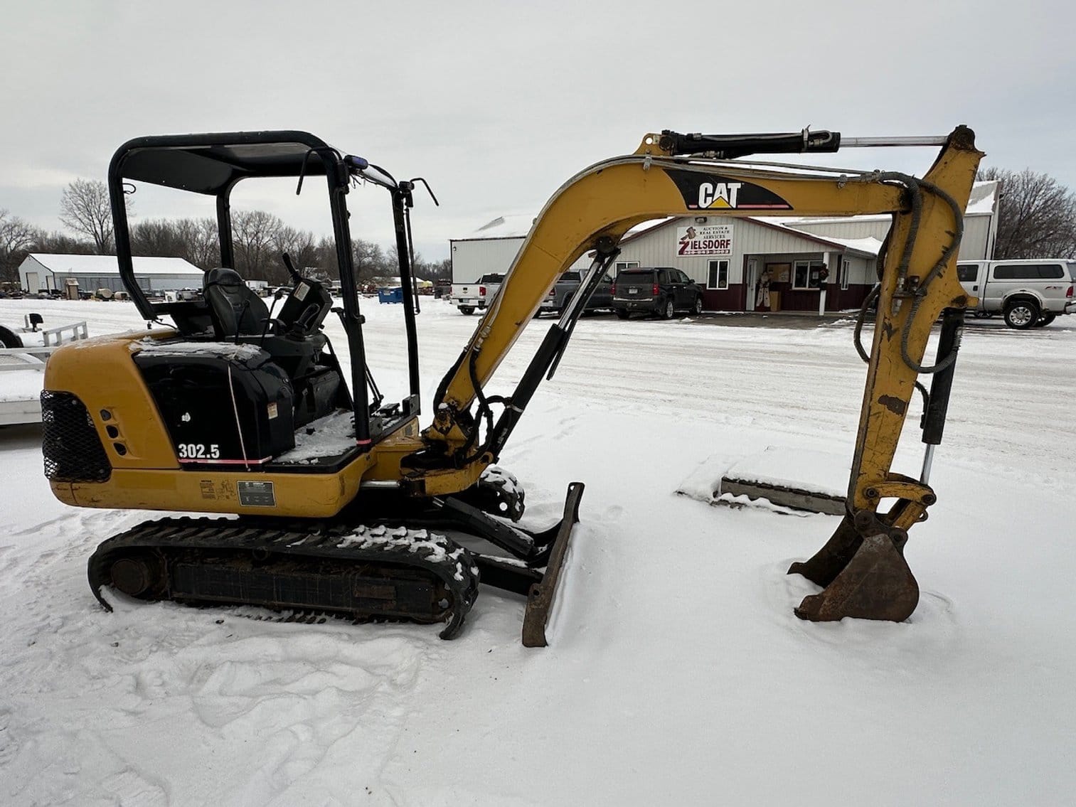 Caterpillar 302.5 Equipment Image0