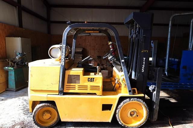 Image of Caterpillar T125D equipment image 2