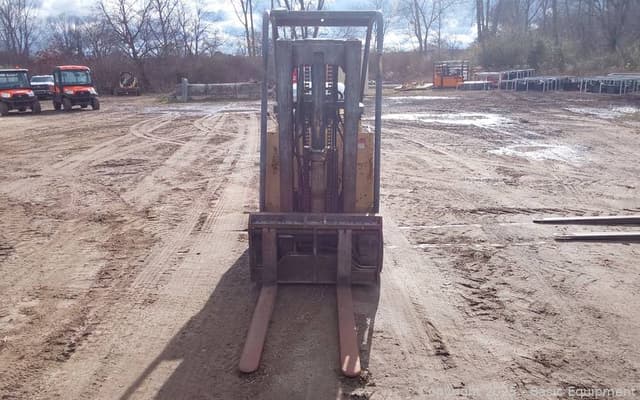 Image of Caterpillar T50B equipment image 2