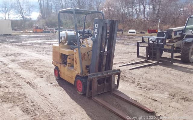 Image of Caterpillar T50B equipment image 3