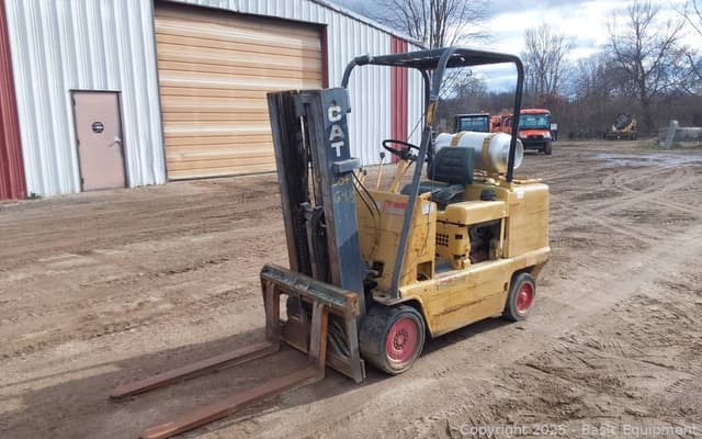 Image of Caterpillar T50B equipment image 1