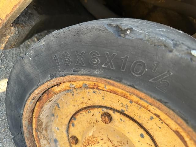 Image of Caterpillar T50C equipment image 4
