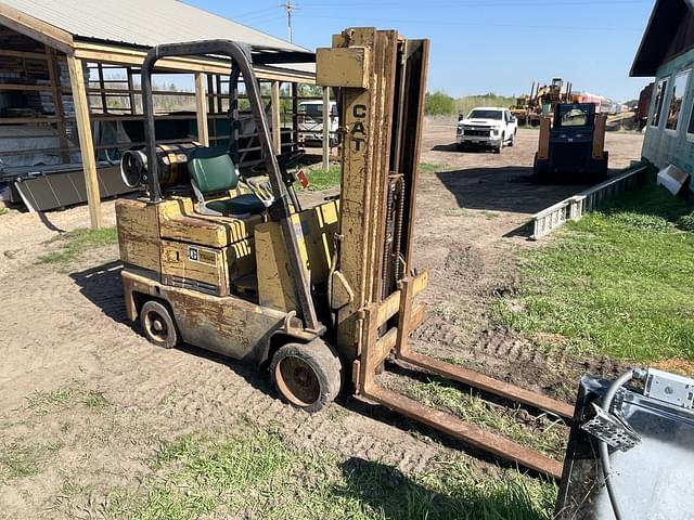 Image of Caterpillar T50C equipment image 2