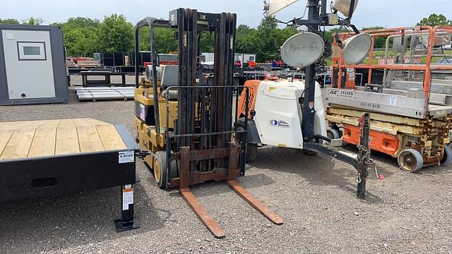 Image of Caterpillar T50E equipment image 2