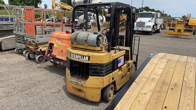 Image of Caterpillar T50E equipment image 4
