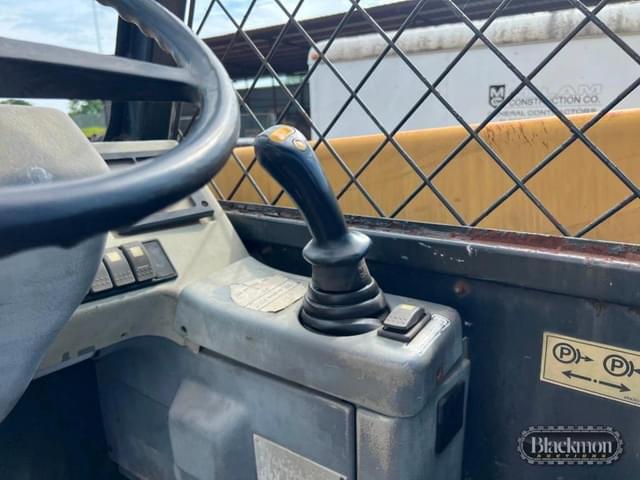 Image of Caterpillar TH83 equipment image 2