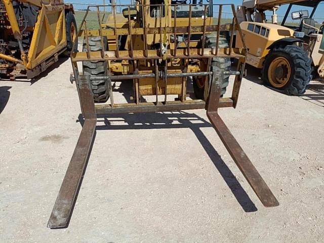 Image of Caterpillar TH63 equipment image 4