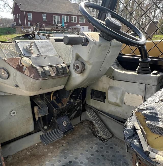 Image of Caterpillar TH83 equipment image 4