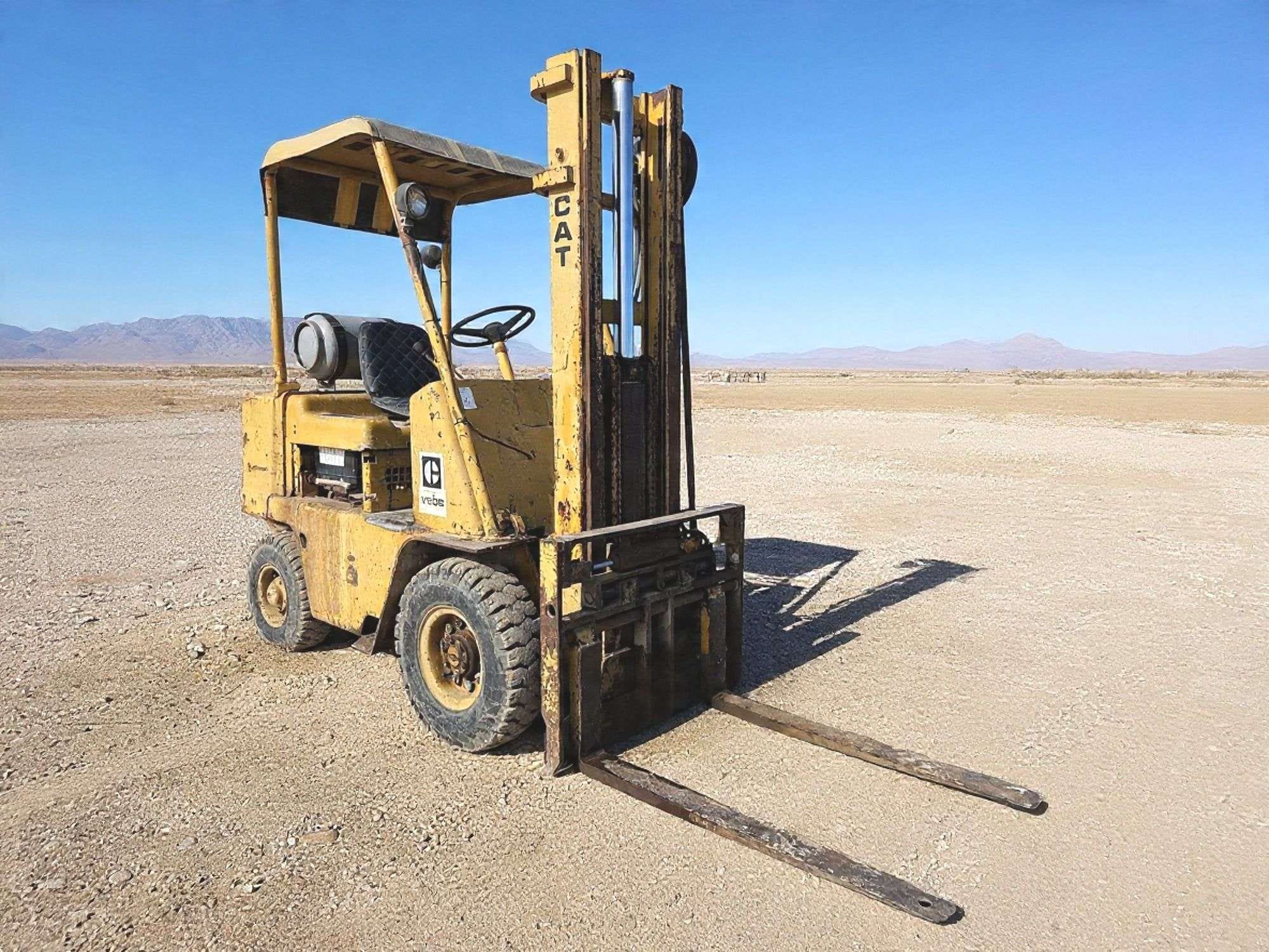 Caterpillar V50B Equipment Image0