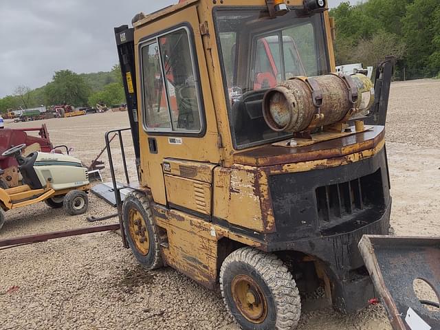 Image of Caterpillar V50D equipment image 2