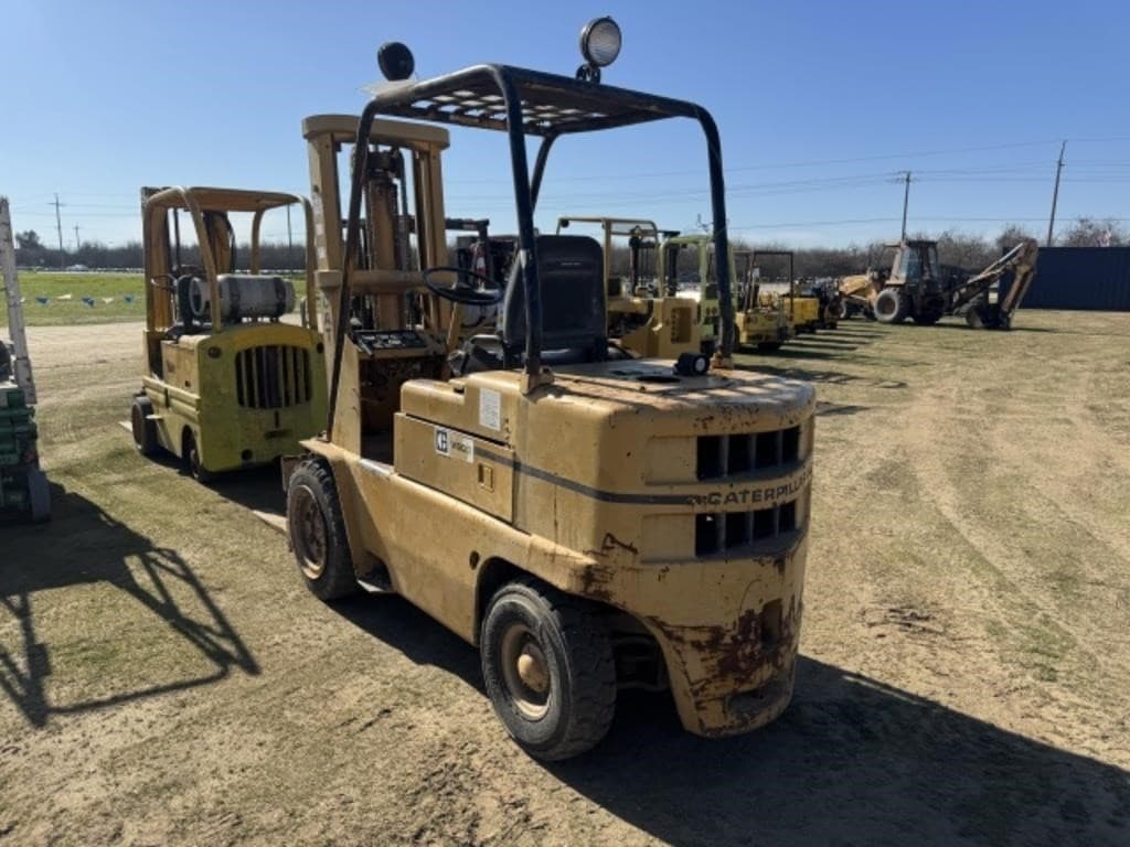 Image of Caterpillar V60B Image 1