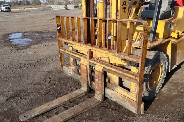 Image of Caterpillar V80D equipment image 2