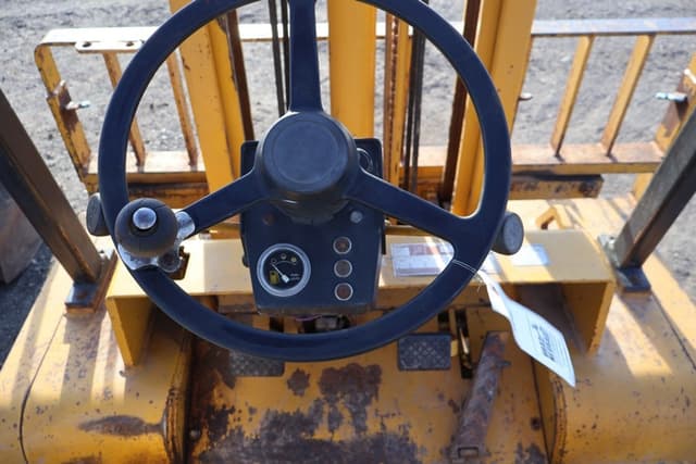 Image of Caterpillar V80D equipment image 4