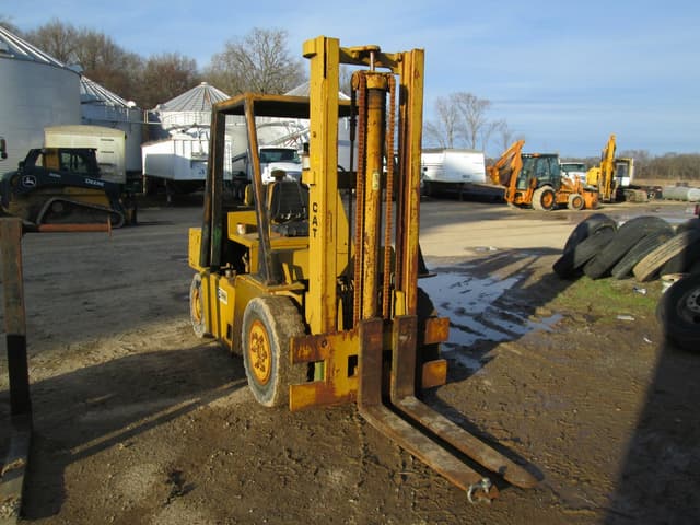 Image of Caterpillar V800 equipment image 1