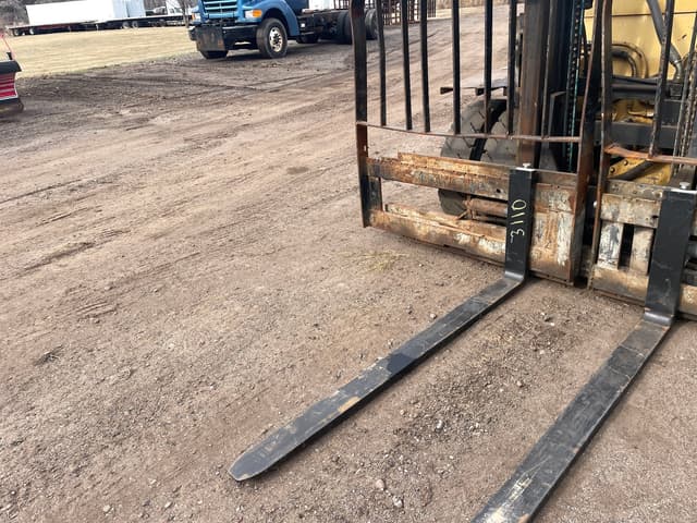 Image of Caterpillar V80F equipment image 4