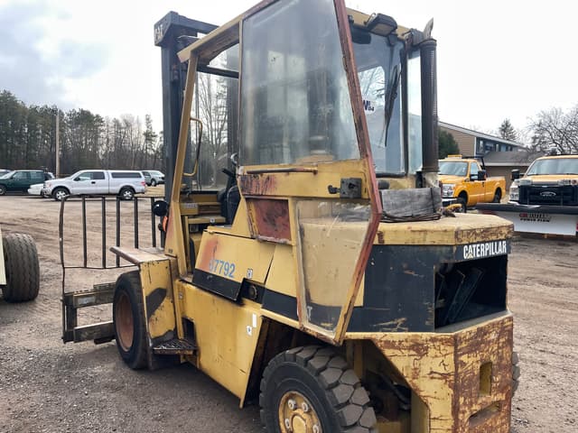 Image of Caterpillar V80F equipment image 3