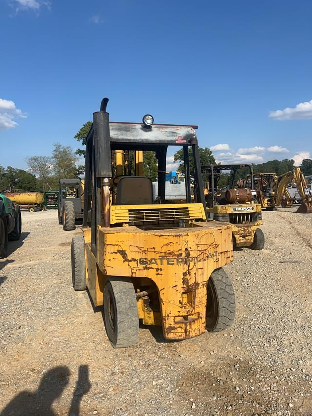 Image of Caterpillar V80D equipment image 2