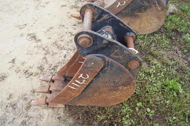 Image of Caterpillar Backhoe Bucket equipment image 2