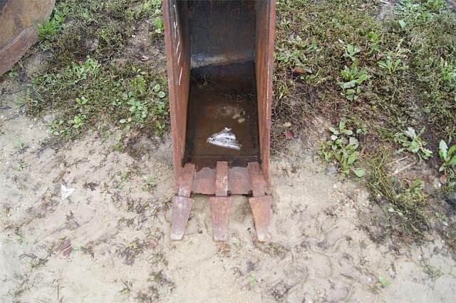 Image of Caterpillar Backhoe Bucket equipment image 1