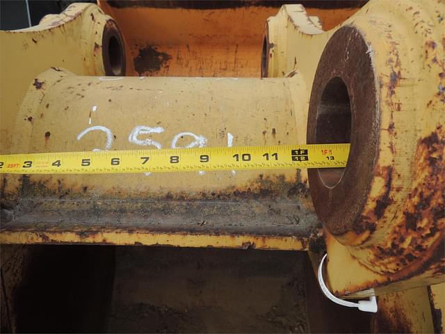 Image of Caterpillar Bucket equipment image 3