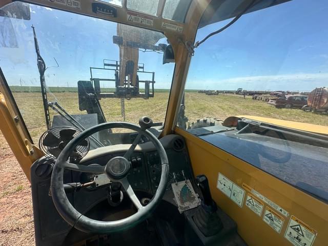 Image of Caterpillar TL1055 equipment image 4
