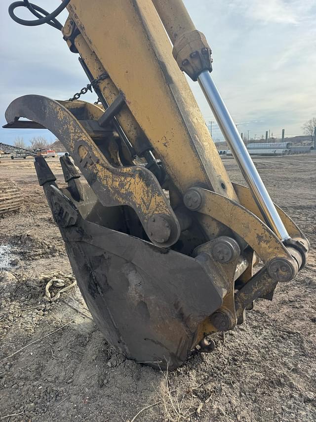 Image of Caterpillar 215C equipment image 2