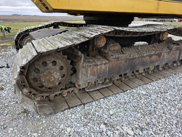 Image of Caterpillar 215C equipment image 2