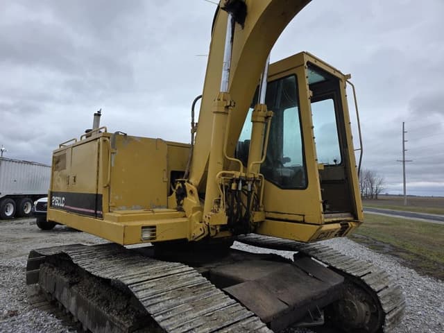 Image of Caterpillar 215C equipment image 3