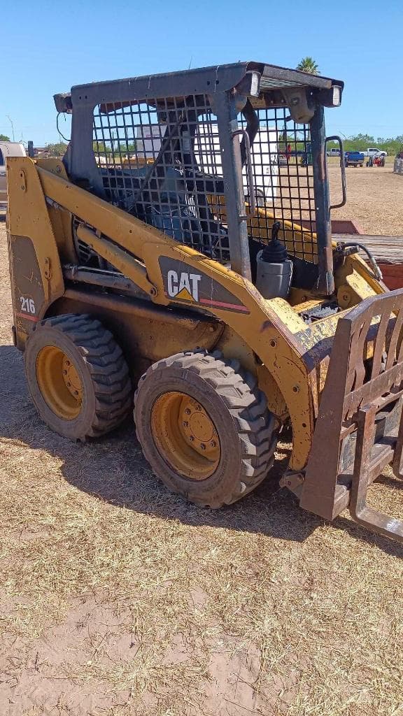 Image of Caterpillar 216 equipment image 4