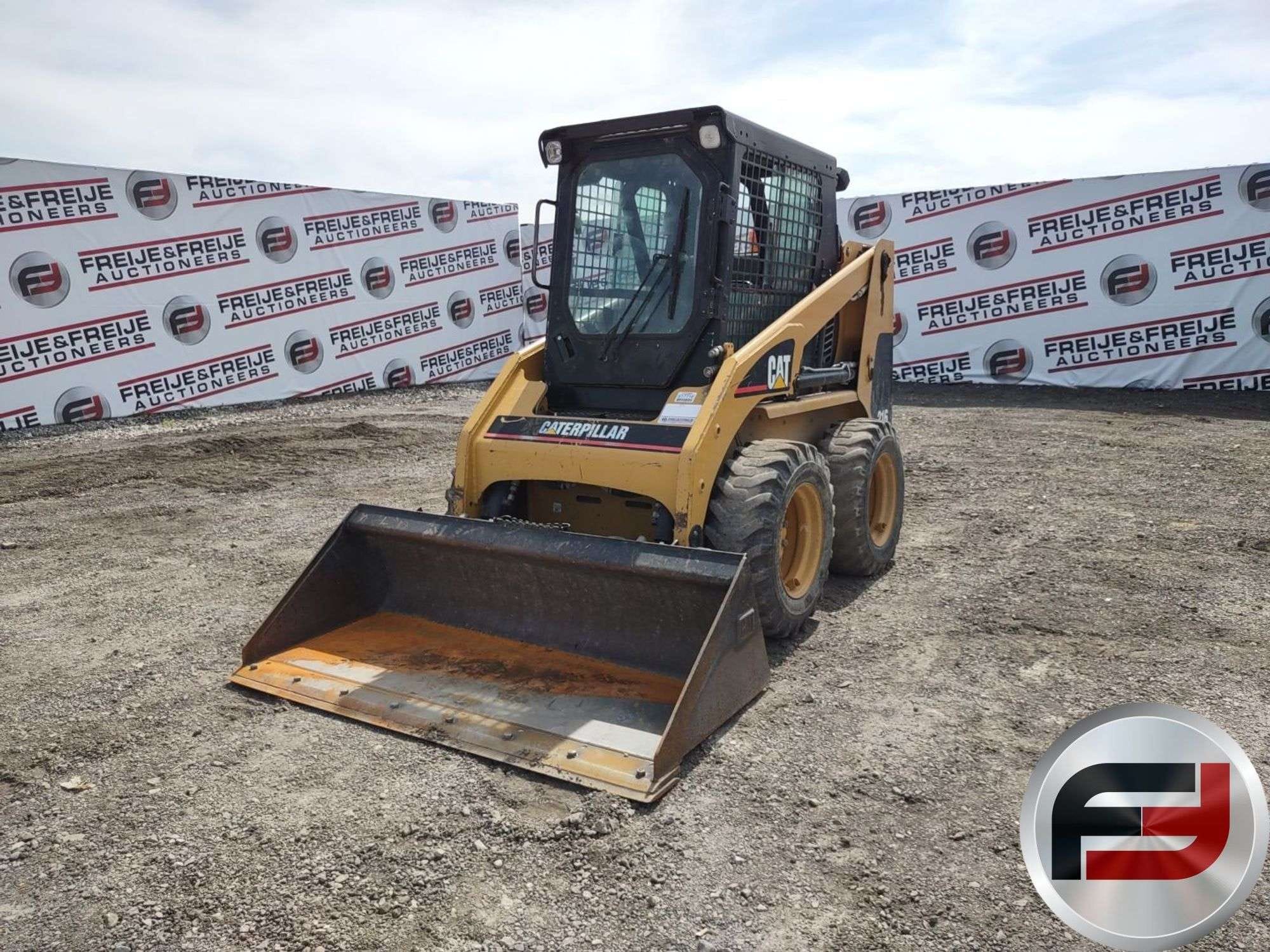 Caterpillar 216 Equipment Image0
