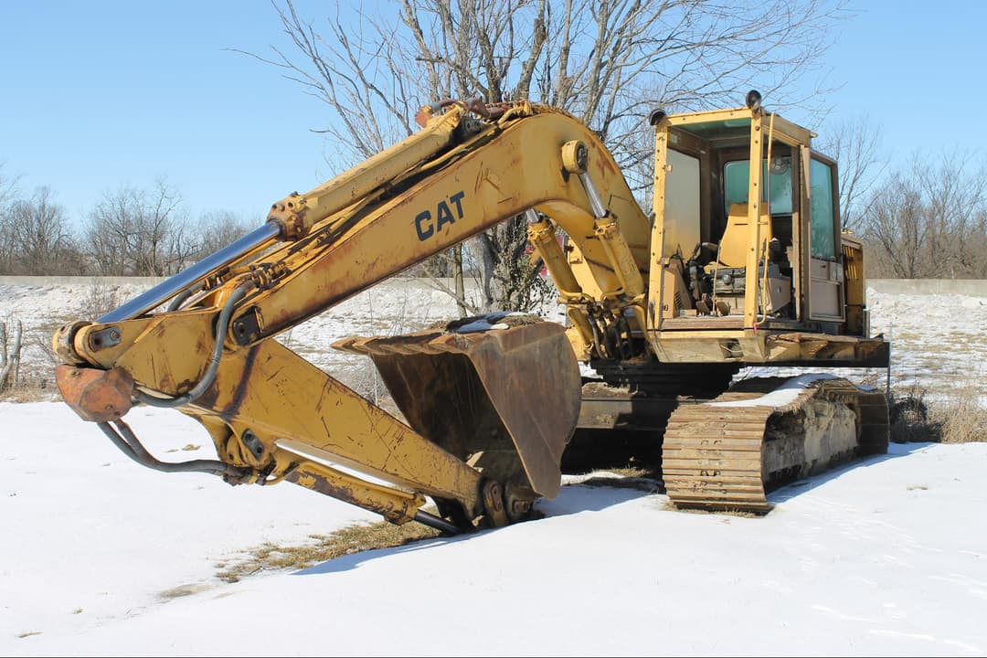 Image of Caterpillar 225B Primary image