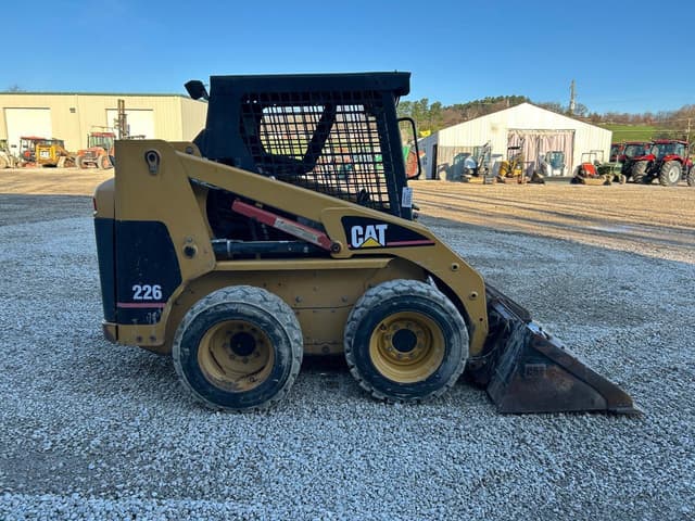 Image of Caterpillar 226 equipment image 4