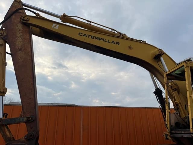 Image of Caterpillar 235 equipment image 1