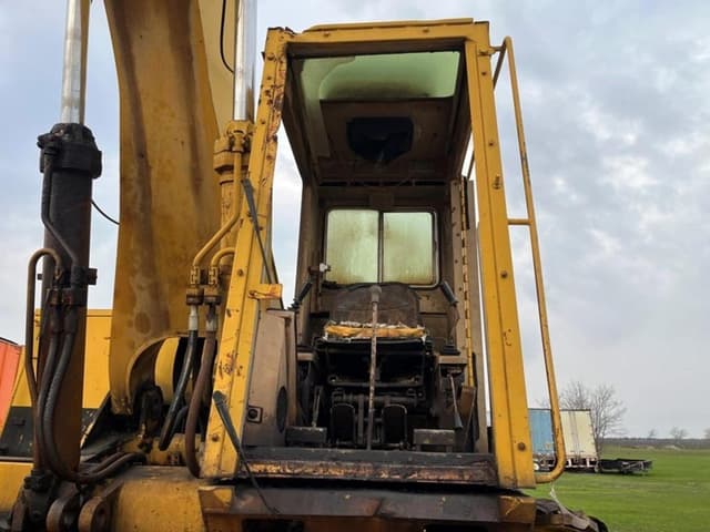 Image of Caterpillar 235 equipment image 2