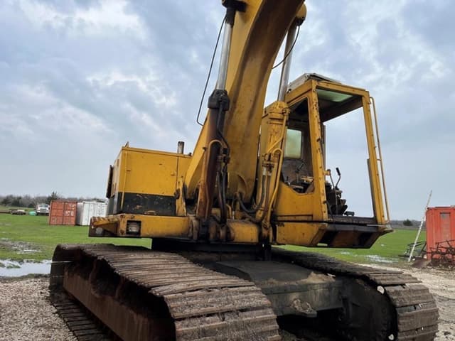 Image of Caterpillar 235 equipment image 3