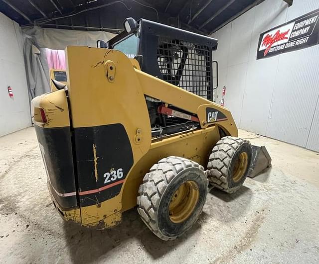 Image of Caterpillar 236 equipment image 4