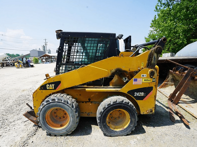 Image of Caterpillar 242B2 equipment image 1