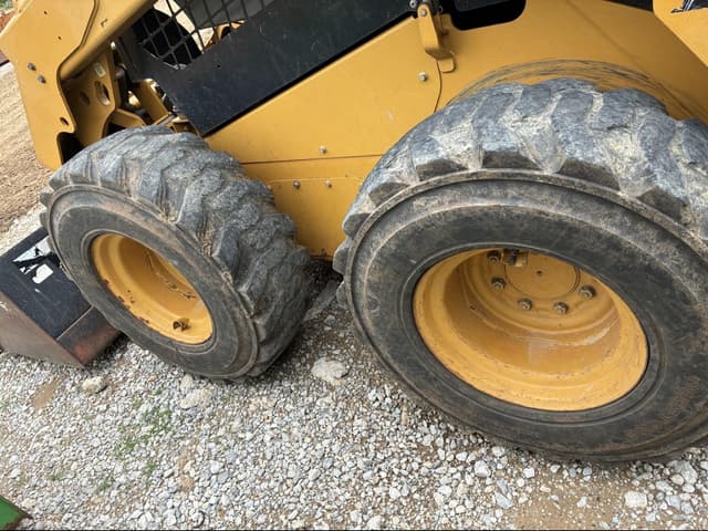 Image of Caterpillar 242D equipment image 4