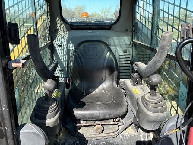 Image of Caterpillar 246D equipment image 4