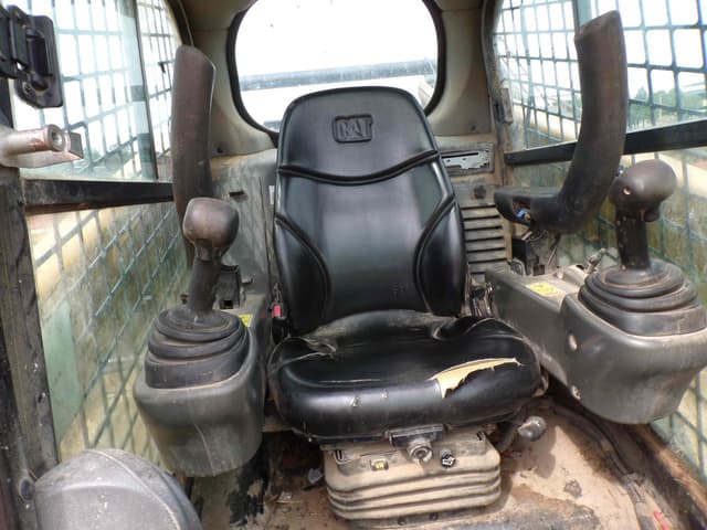 Image of Caterpillar 262D equipment image 3